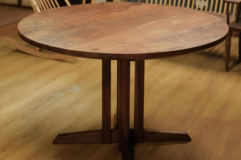 Round Cluster-base Dining Table